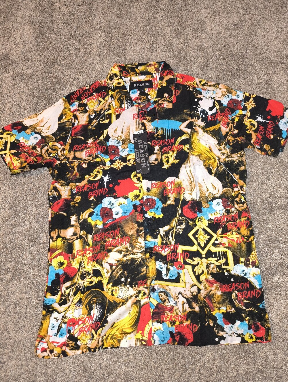 Mens Reason brand Short Sleeve Shirt Size Large, Run small fit like a medium